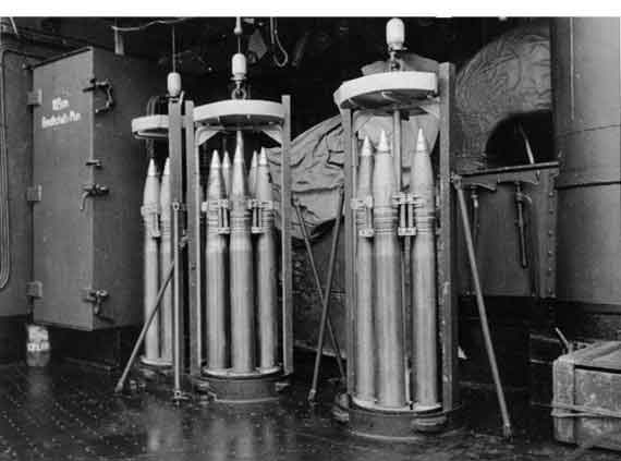 Tirpitz-5-10,5-cmFlak42.jpg (19226 Byte)